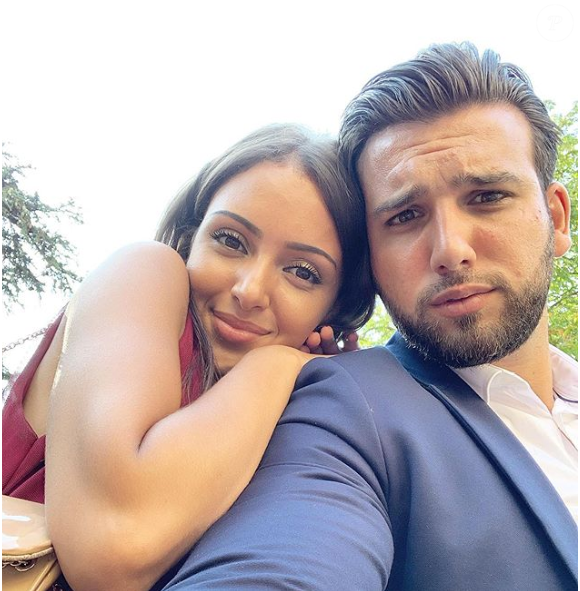 Aymeric Bonnery et sa compagne, une belle brune, lors d'un mariage célébré à Montpellier en juillet 2019.