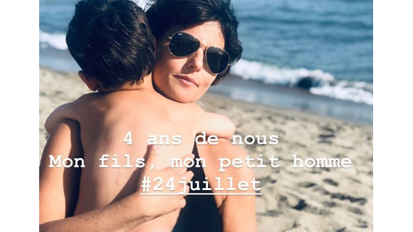 Faustine Bollaert : Moment câlin mère-fils à la plage avec son "petit homme"