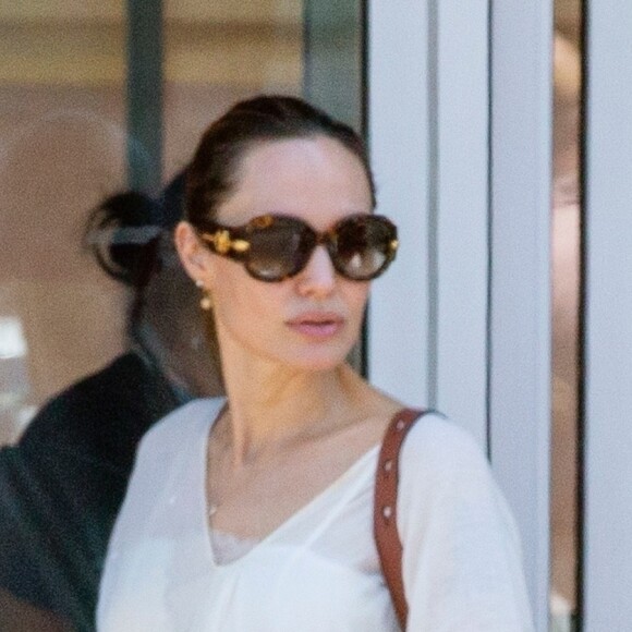 Exclusif - Angelina Jolie sort du magasin animalier PetSmart à Los Angeles accompagnée de sa fille Vivienne qui porte un petit lapin dans les bras. La petite Vivienne très souriante semble enchantée d'avoir adopté ce nouveau compagnon! Le 17 juillet 2019  For germany call for price - Please hide children face prior publication Exclusive - Angelina Jolie and daughter Vivienne are bright-smiled as they leave PetSmart with a new pet! It looks like a bunny is the reason for Vivienne's and her mother's big smiles! Angelina walks with her daughter back to their ride as Vivienne upholds the responsibility of taking the bunny home in her arms. 17th july 201917/07/2019 - Los Angeles