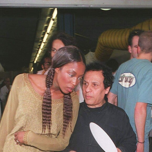 Naomi Campbell et Azzedine Alaïa à Paris en juillet 1998.