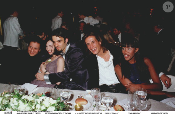 Azzedine Alaïa, Béatrice Dalle, Thierry Perez, Naomi Campbell et Raphael à Paris. Janvier 1996.