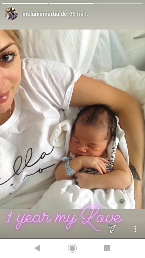 Mélanie Da Cruz et son fils Swan, peu après sa naissance le 25 juillet 2018.