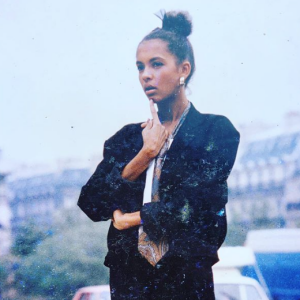 Karine Le Marchand se dévoile à 18 ans sur Instagram, le 25 juillet 2019.
