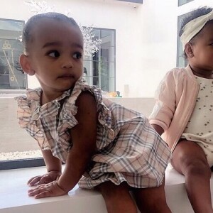 Kim Kardashian et sa fille Chicago sur Instagram.