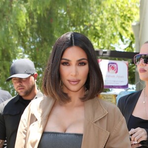 Kim Kardashian et sa soeur Khloe Kardashian sont allées faire du shopping chez Graphaids Art Supplies sur le tournage de KUWTK à Agoura Hills, le 10 juillet 2019
