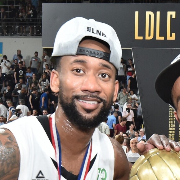 Tony Parker avec David Lighty lors du 19e titre de champion de France de l'ASVEL le 25 juin 2019 à Villeurbanne. © Frédéric Chambert/Panoramic/Bestimage