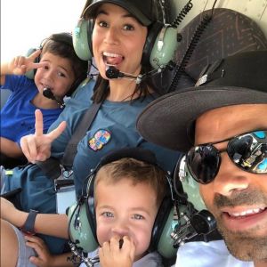 Tony Parker, sa femme Axelle et leurs enfants Josh et Liam en hélicoptère dans le Vercors le 26 juin 2019, photo Instagram.