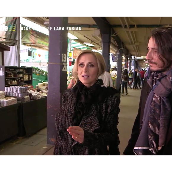 Lara Fabian et son mari Gabriel à Montréal, suivi au marché par les caméras de 50' Inside, juillet 2019.