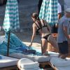 Gigi, Bella Hadid et leurs amis profitent d'un après-midi ensoleillé à Mykonos en Grèce le 30 juillet 2019.