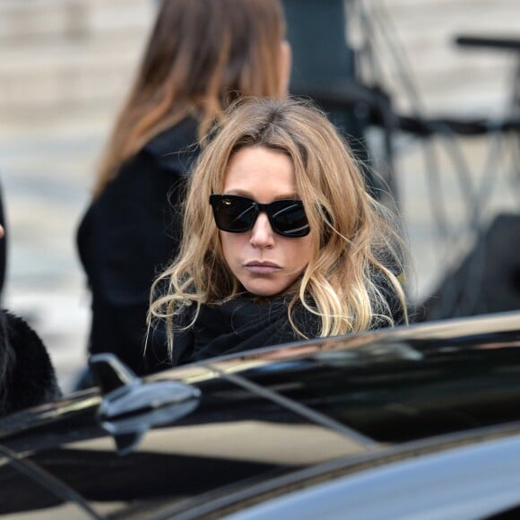 Laura smet - Sorties de l'église de la Madeleine après les obsèques de Johnny Hallyday à Paris le 9 décembre 2017. © Veeren / Bestimage