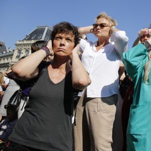 Anne Le Nen et Muriel Robin participent au rassemblement contre les violences faites aux femmes, Place de la République à Paris. Le 6 juillet 2019 © Stephen Caillet / Panoramic / Bestimage