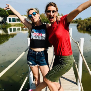 Alexandra Lamy lors de vacances en Camargue avec sa soeur Audrey. Instagram, juin 2019.