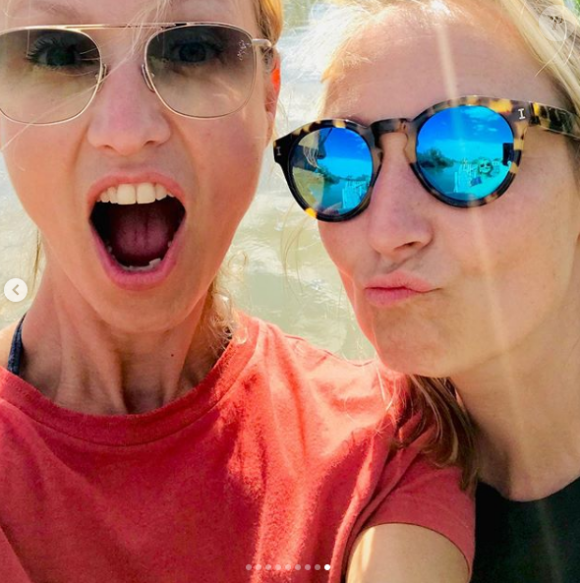 Alexandra Lamy lors de vacances en Camargue avec sa soeur Audrey. Instagram, juin 2019.