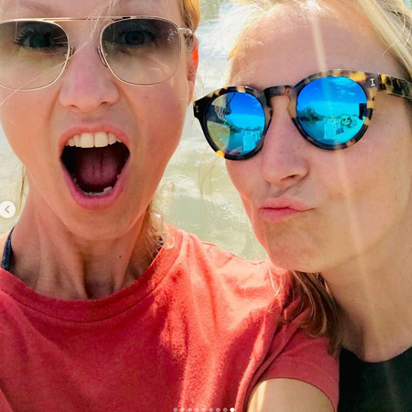 Alexandra Lamy lors de vacances en Camargue avec sa soeur Audrey. Instagram, juin 2019.