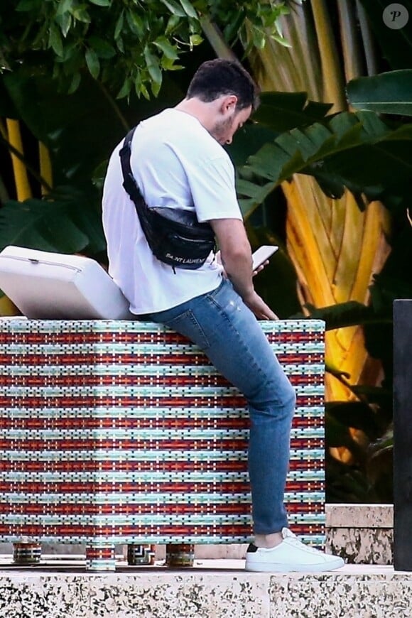 Exclusif - Sophie Turner, son mari Joe Jonas et ses frères Nick et Kevin (avec qui il forme le groupe Jonas Brothers) arrivent à Miami pour le début de leur tournée Happiness Begins. Miami, le 3 août 2019.