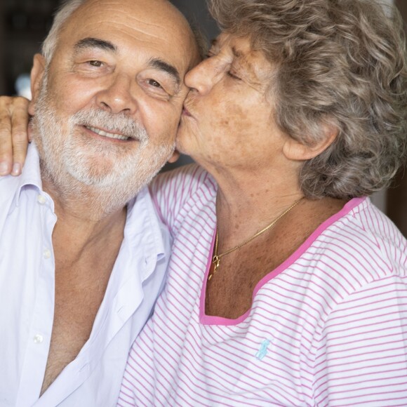 Exclusif - Gérard Jugnot et Jacqueline Franjou avant la représentation de la pièce "La Machine de Turing" lors du Festival de Ramatuelle, France, le 5 août 2019.