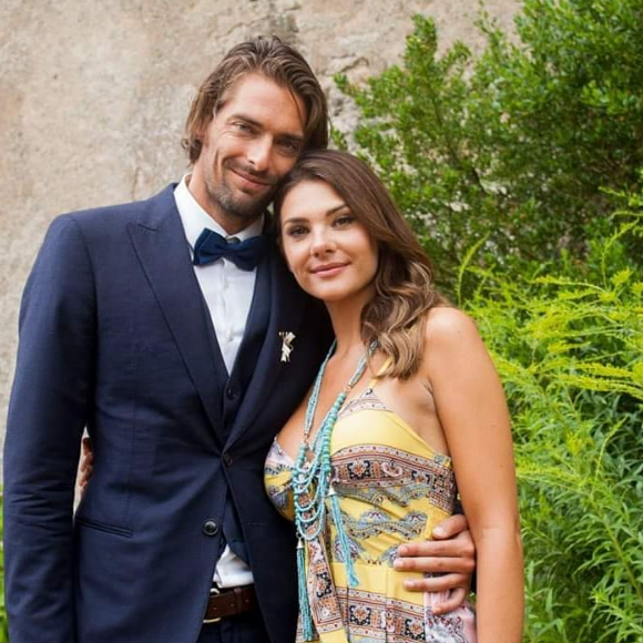 Camille Lacourt prend la pose avec sa chérie Alice Detollenaere sur Instagram, le 6 août 2019.