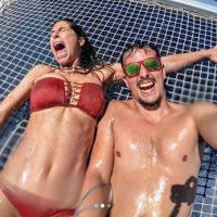Laury Thilleman : Amoureuse en bikini, elle s'éclate en vacances