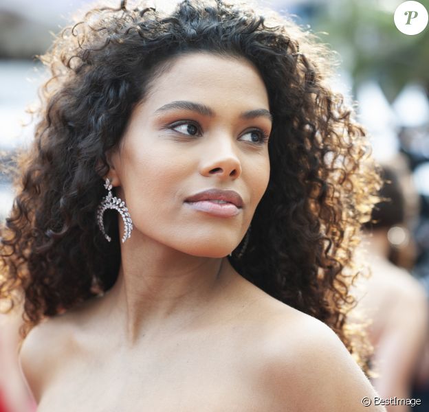 Tina Kunakey - Montée des marches du film "Les Misérables" lors du 72ème Festival International du Film de Cannes. Le 15 mai 2019