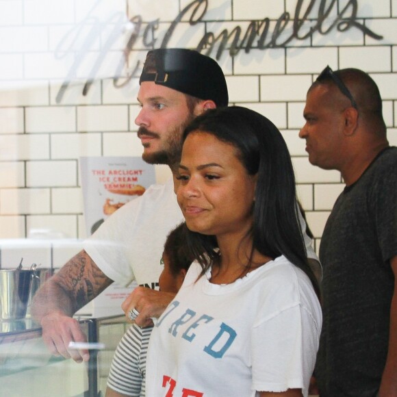 Matt Pokora et sa compagne Christina Milian enceinte - Enceinte et radieuse, C.Milian se rend au glacier McConnell avec compagnon M.Pokora et sa fille V.Nash pour le goûter après avoir acheté des vêtements pour bébés. La chanteuse 'Dip it Low' et son compagnon ont annoncé sa grossesse la semaine dernière via Instagram. C'est le premier enfant du couple et le premier enfant de M.Pokora. Los Angeles, le 3 août 2019.