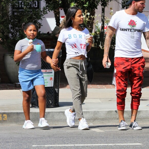 Matt Pokora, sa compagne Christina Milian enceinte et sa fille Violet Nash - Enceinte et radieuse, C.Milian se rend au glacier McConnell avec compagnon M.Pokora et sa fille V.Nash pour le goûter après avoir acheté des vêtements pour bébés. La chanteuse 'Dip it Low' et son compagnon ont annoncé sa grossesse la semaine dernière via Instagram. C'est le premier enfant du couple et le premier enfant de M.Pokora. Los Angeles, le 3 août 2019.