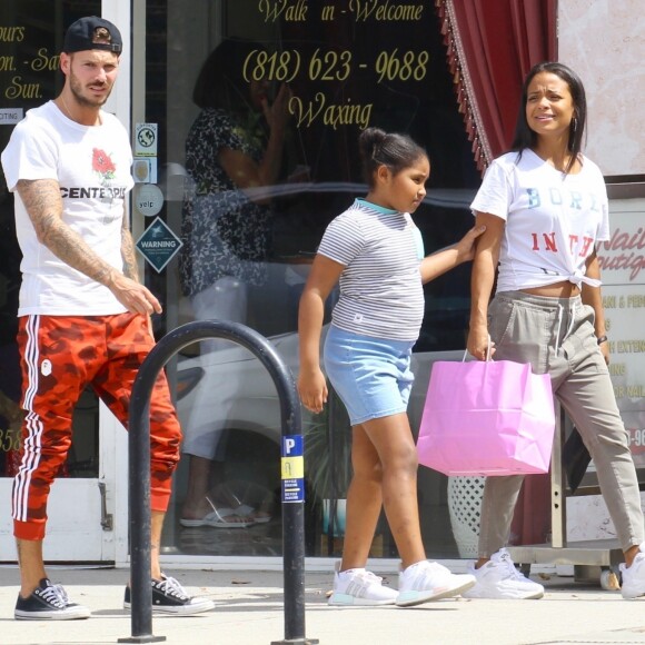 Matt Pokora, sa compagne Christina Milian enceinte et sa fille Violet Nash - Enceinte et radieuse, C.Milian se rend au glacier McConnell avec compagnon M.Pokora et sa fille V.Nash pour le goûter après avoir acheté des vêtements pour bébés. La chanteuse 'Dip it Low' et son compagnon ont annoncé sa grossesse la semaine dernière via Instagram. C'est le premier enfant du couple et le premier enfant de M.Pokora. Los Angeles, le 3 août 2019.