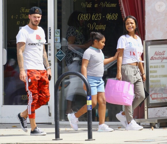 Matt Pokora, sa compagne Christina Milian enceinte et sa fille Violet Nash - Enceinte et radieuse, C.Milian se rend au glacier McConnell avec compagnon M.Pokora et sa fille V.Nash pour le goûter après avoir acheté des vêtements pour bébés. La chanteuse 'Dip it Low' et son compagnon ont annoncé sa grossesse la semaine dernière via Instagram. C'est le premier enfant du couple et le premier enfant de M.Pokora. Los Angeles, le 3 août 2019.