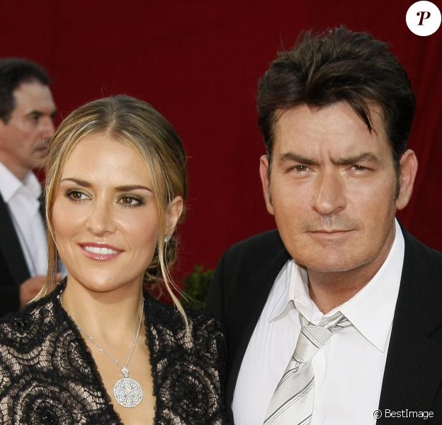 Brooke Mueller et Charlie Sheen - Arrivée aux 61e Emmy Awards, Los Angeles, le 20 septembre 2009.