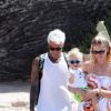Chiara Ferragni passe la journée en bateau avec son mari et son fils Leone Lucia au large de Formentera. La petite famille est allée déjeuner au restaurant et a ensuite profité du soleil et de la mer. Le 4 août 2019