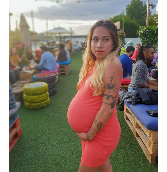 Cécilia de Koh-Lanta, enceinte, prend la pose sur Instagram, en août 2019.