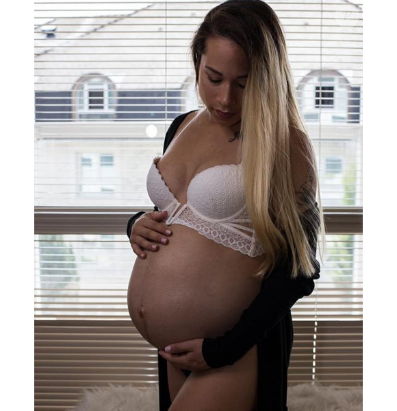 Cécilia de Koh-Lanta, enceinte, prend la pose sur Instagram, le 27 juillet 2019.