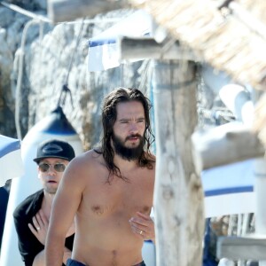 H. Klum et son mari Tom Kaulitz déjeunent avec leurs invités au restaurant La Fontelina, le lendemain de leur mariage à Capri. Le 4 Aout 2019.  H. Klum and her husband Tom Kaulitz have lunch with their guests at the restaurant La Fontelina, the day after their wedding in Capri, August 4, 201904/08/2019 - Capri