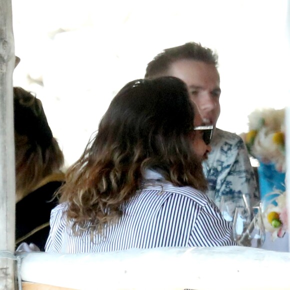Heidi Klum et son mari Tom Kaulitz déjeunent avec leurs invités au restaurant La Fontelina, le lendemain de leur mariage à Capri. Le 4 Aout 2019.  Heidi Klum and her husband Tom Kaulitz have lunch with their guests at the restaurant La Fontelina, the day after their wedding in Capri, August 4, 201904/08/2019 - Capri