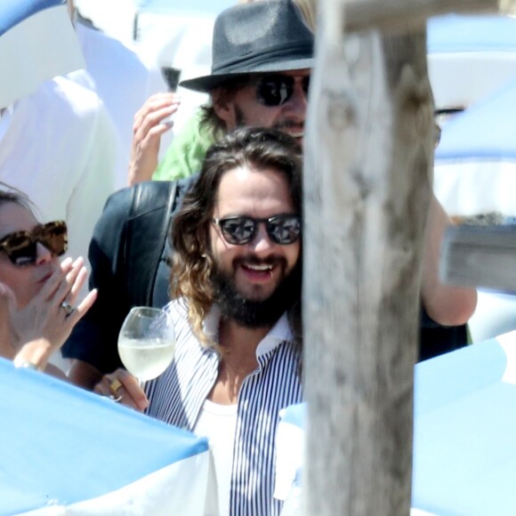 Heidi Klum et son mari Tom Kaulitz déjeunent avec leurs invités au restaurant La Fontelina, le lendemain de leur mariage à Capri. Le 4 Aout 2019.  Heidi Klum and her husband Tom Kaulitz have lunch with their guests at the restaurant La Fontelina, the day after their wedding in Capri, August 4, 201904/08/2019 - Capri