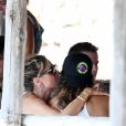 Heidi Klum et son mari Tom Kaulitz (bisou) déjeunent avec leurs invités au restaurant La Fontelina, le lendemain de leur mariage à Capri. Le 4 Aout 2019.  Heidi Klum and her husband Tom Kaulitz have lunch with their guests at the restaurant La Fontelina, the day after their wedding in Capri, August 4, 201904/08/2019 - Capri