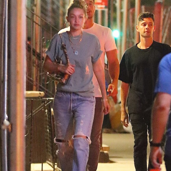 Gigi Hadid et son supposé nouveau compagnon Tyler Cameron sont allés au bar "Le Turtle" de Justin Theroux, à Manhattan. New York, le 13 août 2019.