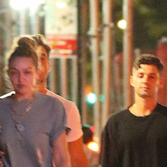 Gigi Hadid et son supposé nouveau compagnon Tyler Cameron sont allés au bar "Le Turtle" de Justin Theroux, à Manhattan. New York, le 13 août 2019.