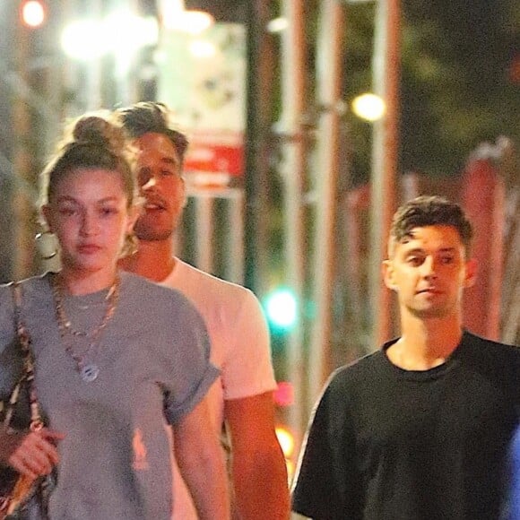 Gigi Hadid et son supposé nouveau compagnon Tyler Cameron sont allés au bar "Le Turtle" de Justin Theroux, à Manhattan. New York, le 13 août 2019.