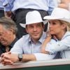 Richard Berry avec Elodie Gossuin et son mari Bertrand Lacherie dans les tribunes lors des internationaux de tennis de Roland Garros à Paris, France, le 4 juin 2019. © Jacovides-Moreau/Bestimage
