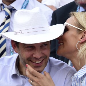 Elodie Gossuin et son mari Bertrand Lacherie dans les tribunes lors des internationaux de tennis de Roland Garros à Paris, France, le 4 juin 2019. © Jean-Baptiste Autissier/Panoramic/Bestimage