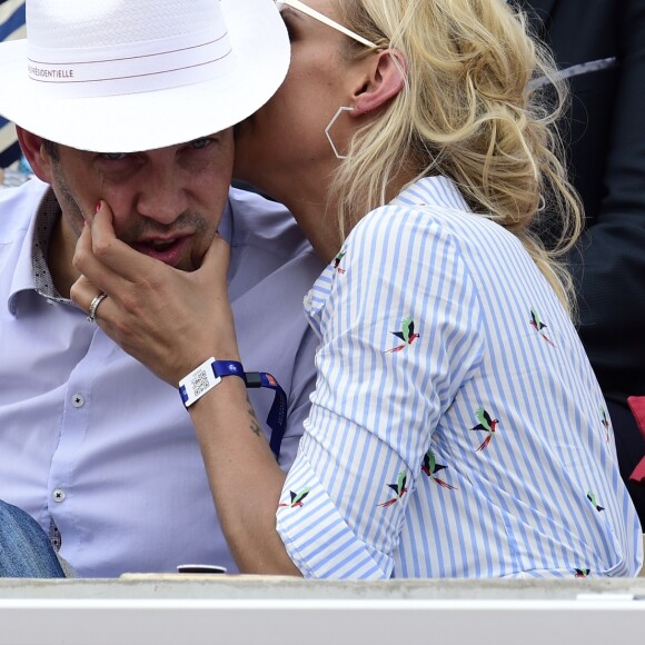 Elodie Gossuin et son mari Bertrand Lacherie dans les tribunes lors des internationaux de tennis de Roland Garros à Paris, France, le 4 juin 2019. © Jean-Baptiste Autissier/Panoramic/Bestimage