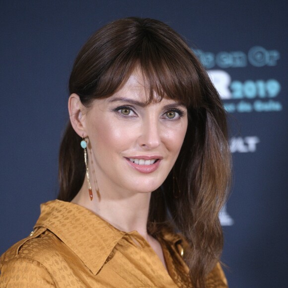 Frédérique Bel - Photocall du 9ème dîner de gala des Nuits En Or 2019 à l'Unesco à Paris, le 17 juin 2019. Soutien du projet depuis de nombreuses années, l'UNESCO accueille l'ensemble des réalisatrices et réalisateurs lors de ce Dîner de Gala. C'est l'occasion de mettre en lumière la richesse et la diversité culturelle de ce programme réunissant des films de tous horizons, comme 35 regards posés sur le monde, symboles de dialogue et d'ouverture. Pour marquer cette soirée et leur participation à la Tournée, l'Académie des César remet à chaque réalisatrice et réalisateur, une médaille réalisée spécialement chaque année par la Monnaie de Paris. © Giancarlo Gorassini/Bestimage