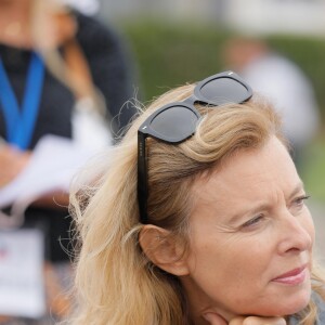 Valérie Trierweiler - "La Journée des oubliés des vacances" organisée par le Secours Populaire, emmène 5000 enfants franciliens sur les plages de Cabourg, en Normandie, France, le 23 août, 2018.