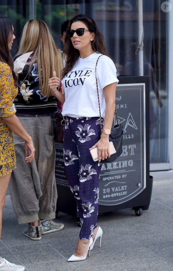 Exclusif - Eva Longoria est allée déjeuner avec des amis dans le quartier de Beverly Hills à Los Angeles, le 8 août 2019