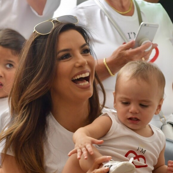 Eva Longoria et son fils Santiago lors de l'inauguration de le Global Gift House pour les enfants dans le besoin à Marbella le 12 juillet 2019