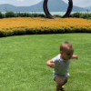 Eva Longoria a dévoilé que son fils Santiago a fait ses premiers pas, sur Instagram, le 18 août 2019.