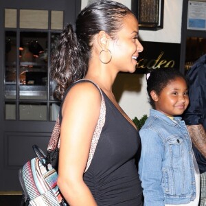 Christina Milian, enceinte, son compagnon Matt Pokora et sa fille Violet Madison sont allés dîner dans le restaurant Madeo à Beverly Hills, le 8 août 2019.