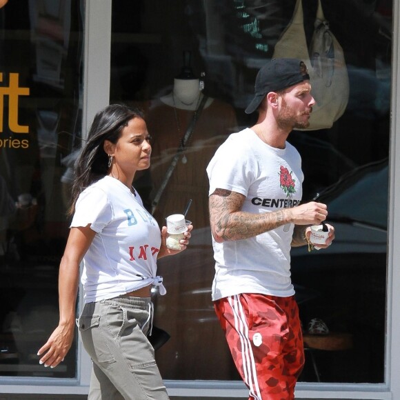 Matt Pokora et sa compagne Christina Milian enceinte - Enceinte et radieuse, C.Milian se rend au glacier McConnell avec compagnon M.Pokora et sa fille V.Nash pour le goûter après avoir acheté des vêtements pour bébés. La chanteuse 'Dip it Low' et son compagnon ont annoncé sa grossesse la semaine dernière via Instagram. C'est le premier enfant du couple et le premier enfant de M.Pokora. Los Angeles, le 3 août 2019.