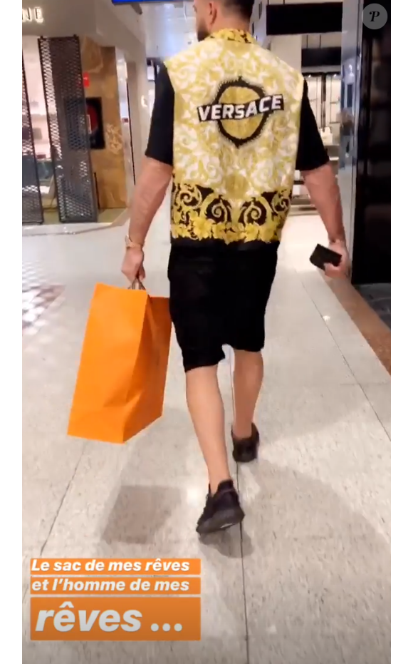 Nabilla et Thomas Vergara lors d'une virée shopping chez Hermès à Madrid, en Espagne, le 21 août 2019.