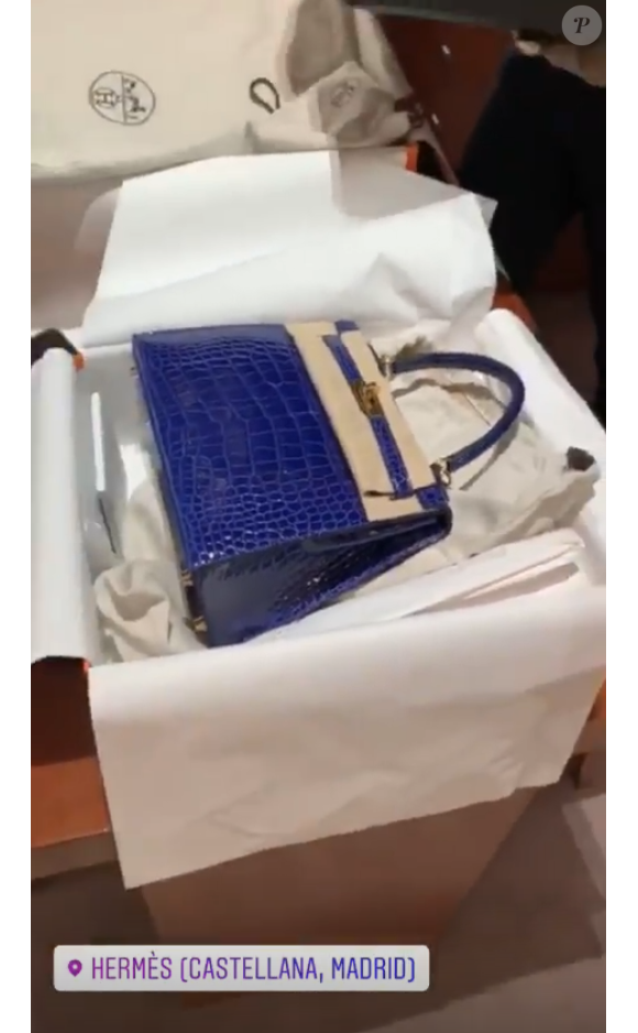 Nabilla et Thomas Vergara lors d'une virée shopping chez Hermès à Madrid, en Espagne, le 21 août 2019.